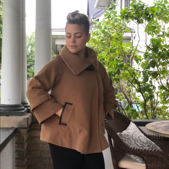 cape style fashion coat - Picture 2 of 8